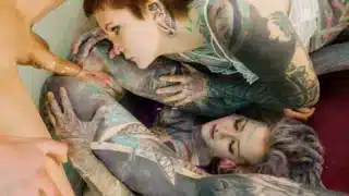 Salopes tatouées baise avec du prolapsus anal