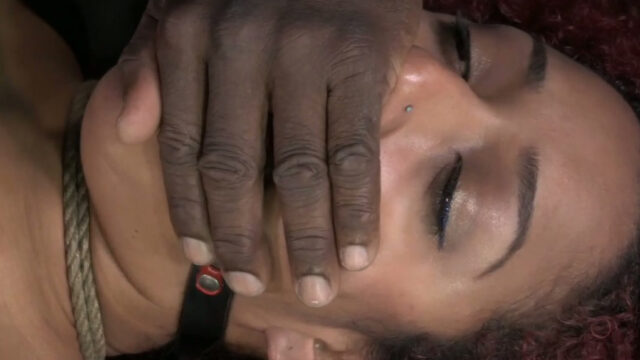 Daisy Ducati Black Soumise Dominée Dans ce clip porno BDSM